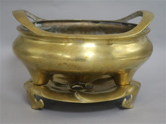 A bronze censer and base height 20cm width 29cm